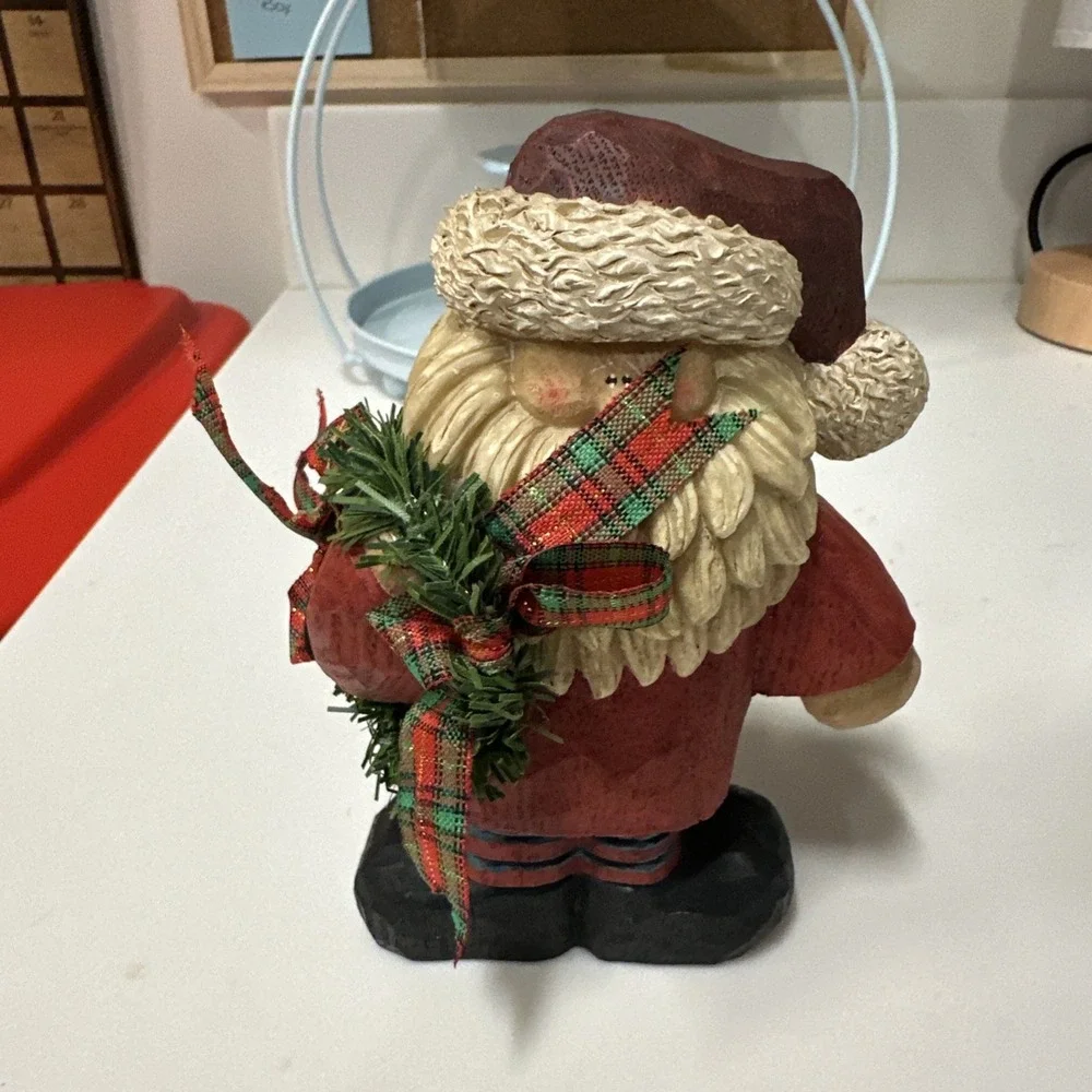 Unbranded Carved Wood-Look‎ Resin Santa w/ Wreath Christmas Figurine 5.5